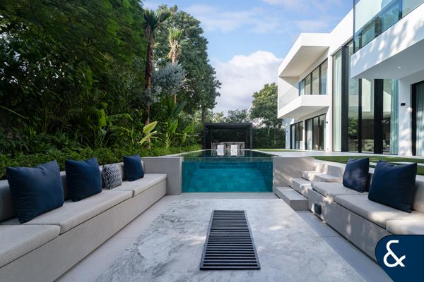 5 bed 8,500 Sq Ft | 10,750 Plot | Park Facing