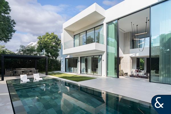 5 bed 8,500 Sq Ft | 10,750 Plot | Park Facing