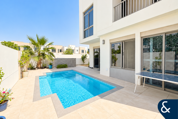 Private Pool | Corner End | Rare To Market