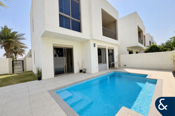 Private Pool | Corner End | Rare To Market