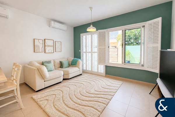 Private Pool | Corner End | Rare To Market