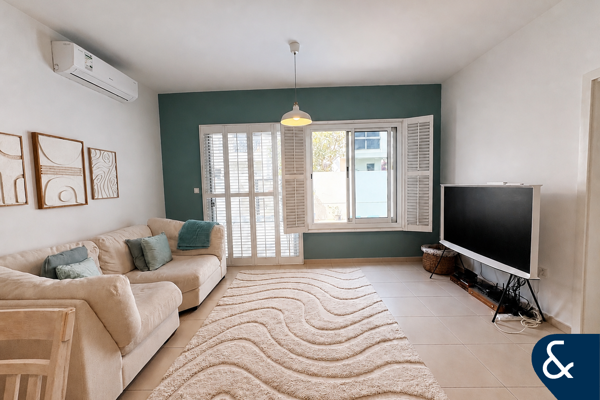 Private Pool | Corner End | Rare To Market