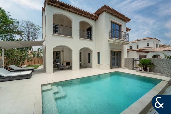 Detached Firestone on Incredible Plot with Private Driveway