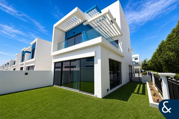 Large Plot | True Corner | Furnished | 5 Bed