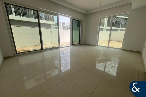 LARGE CORNER PLOT | SEMI SINGLE ROW | VACANT