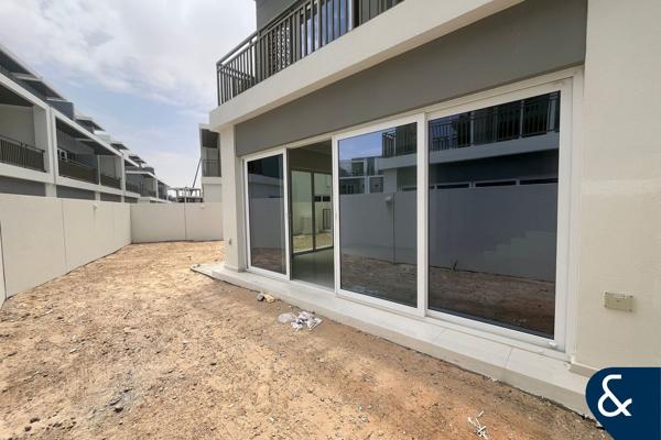 LARGE CORNER PLOT | SEMI SINGLE ROW | VACANT