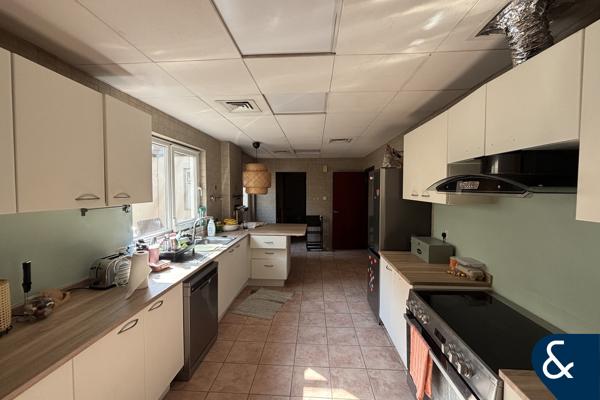 Vacant Now | Corner Unit | Near Main Park