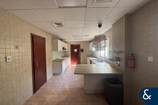 Vacant Now | Corner Unit | Near Main Park