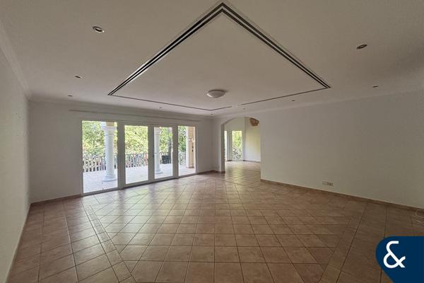 Vacant Now | Corner Unit | Near Main Park