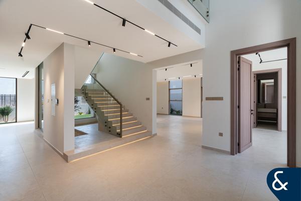 6 Bed Villa | Single Row | Vacant | Brand New