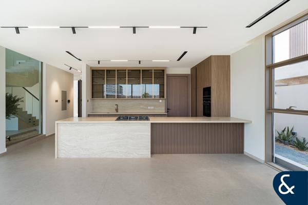 6 Bed Villa | Single Row | Vacant | Brand New