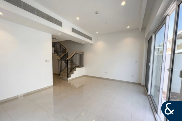 4 Bed Corner | Private | New | Motivated