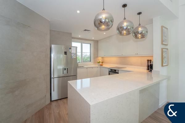 TOP Reno's | 2 Bedrooms Plus Huge Storage