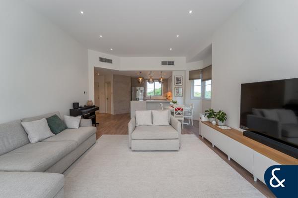 TOP Reno's | 2 Bedrooms Plus Huge Storage