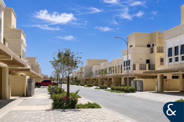 Single Row | Corner Unit | 5-Bed Malta