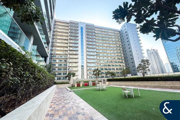 Corner Unit | High Floor Burj View | 1 Bed