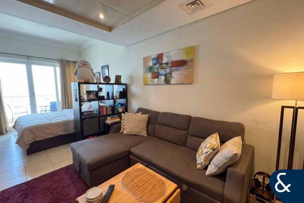 Studio Apartment | High Floor | Vacant July