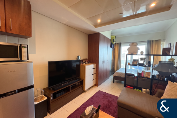 Studio Apartment | High Floor | Vacant July