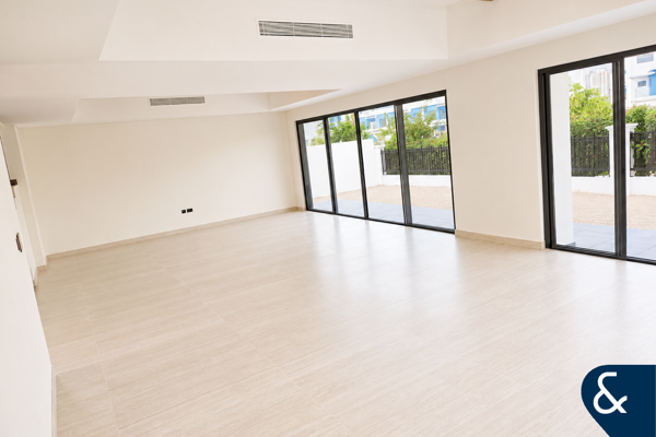 6 Bed Villa | Near Central hub | Single Row