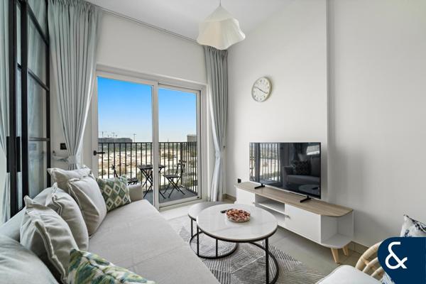 Bright Open Plan Living | Furnished | Vacant