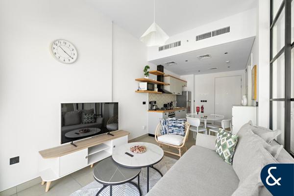 Bright Open Plan Living | Furnished | Vacant