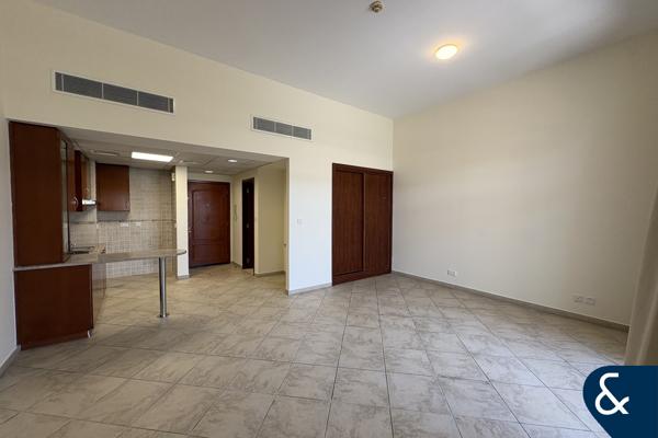 Studio | Large Layout | High Ceilings