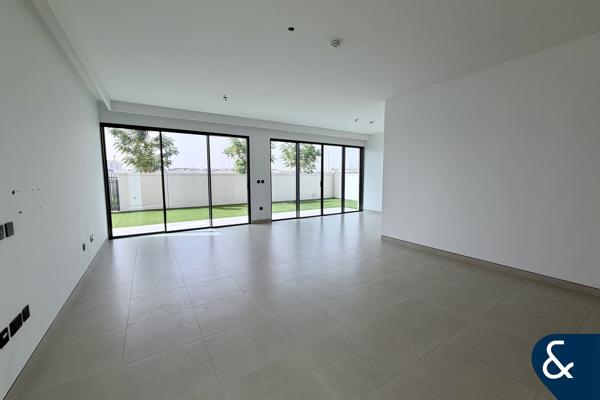 Single Row | Closed Kitchen | Landscaped
