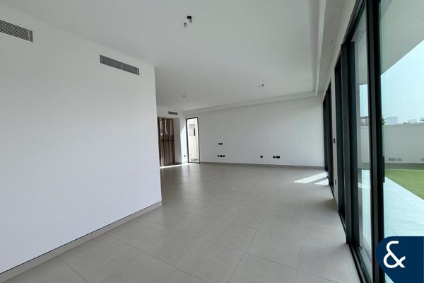 Single Row | Closed Kitchen | Landscaped
