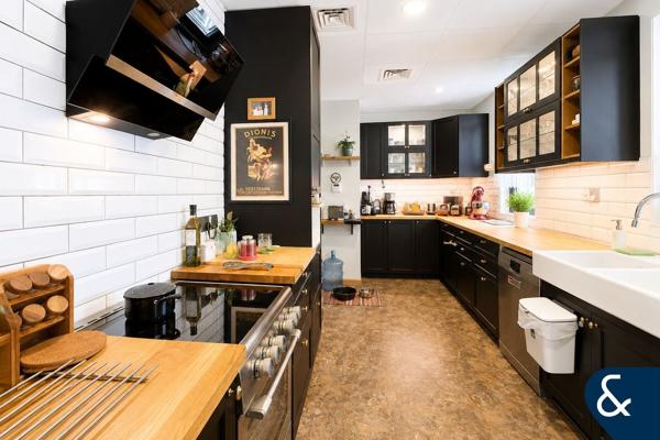 5 Beds | Single Row | Extended Kitchen