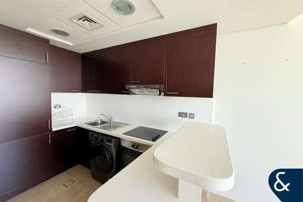Studio Apartment | High Floor | Available Now
