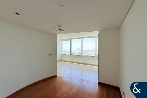 Studio Apartment | High Floor | Available Now