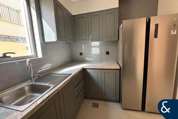 Single Row, End | Large Plot | Exclusive