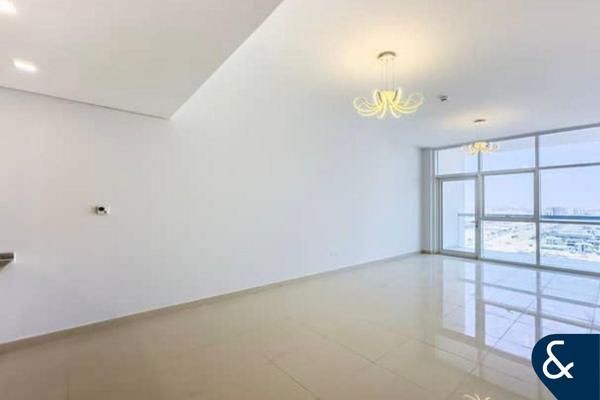 Low Floor | Close to Metro | One Bedroom