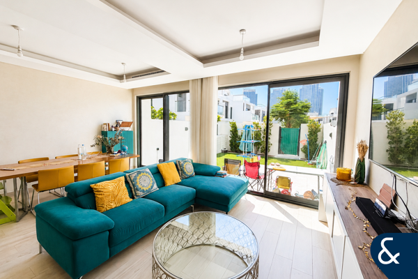 4BR | Single Row | Upgraded | Park Backing