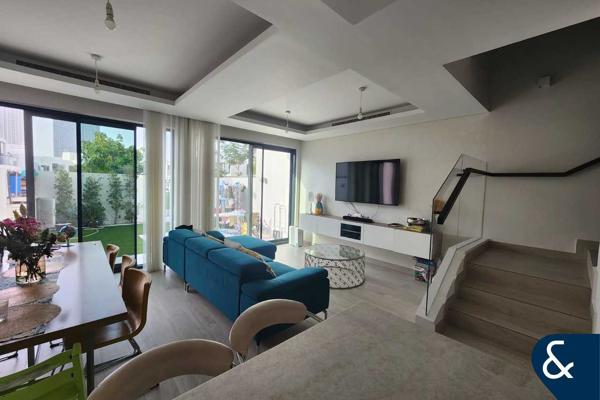 4BR | Single Row | Upgraded | Park Backing