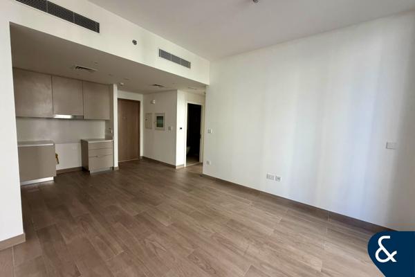 Vacant | Large Terrace | Private Beach