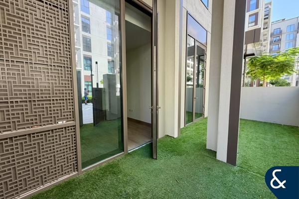 Vacant | Large Terrace | Private Beach