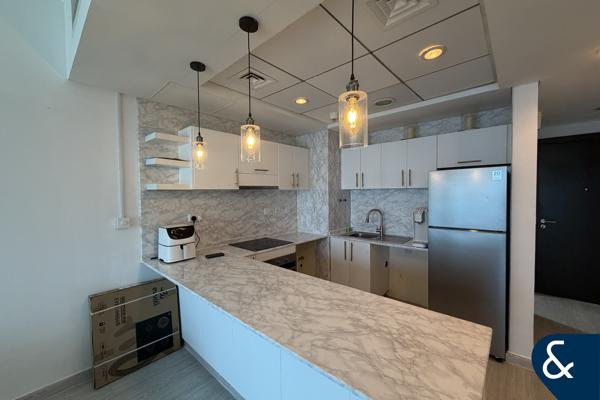 One Bedroom | Vacant | Upgraded | Sea View