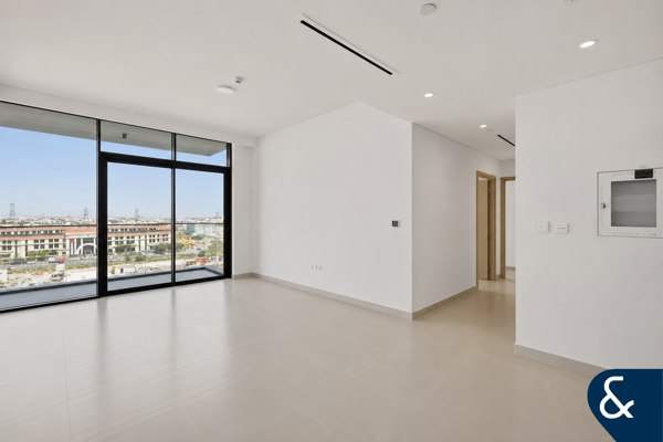 Sunset Views | Corner Unit | Open-Plan Living