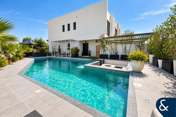 Huge Corner | Vacant | Prvt Pool | Upgraded
