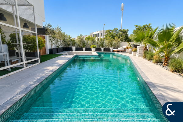Huge Corner | Vacant | Prvt Pool | Upgraded
