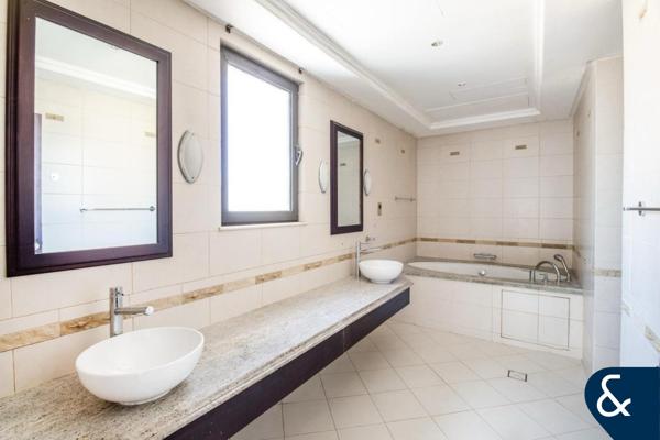 Rare 3 Floors | 5 Bedroom | Skyline View