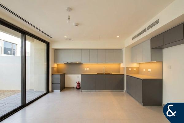 Single Row | Pool & Park Backing | Vacant