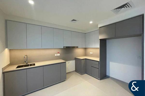 Single Row | Large Corner Plot | Vacant