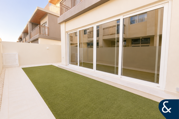 Large Plot | Single Row | Vacant | Brand new