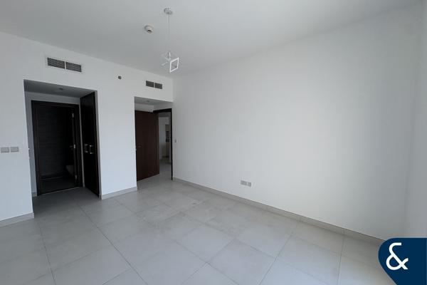 Spacious 1 Bed | Prime Location | Motor City