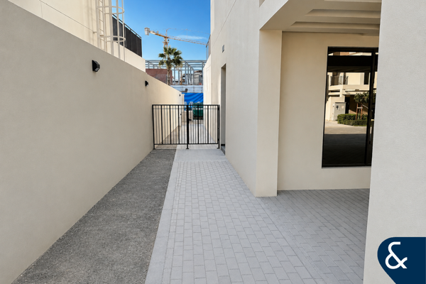 Handed Over | Corner 5 Bed | Single Row