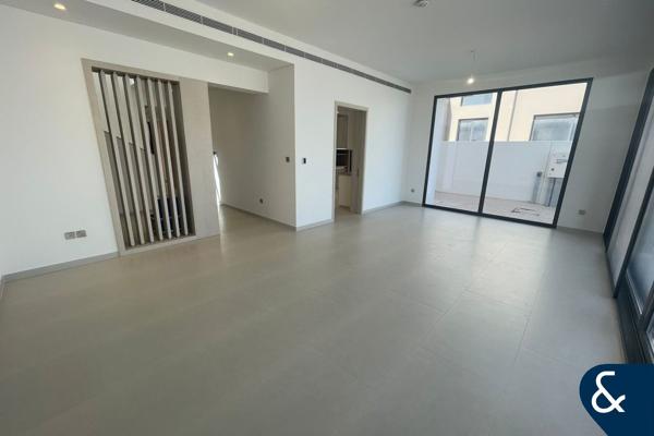 Corner Villa | Swimming Pool | Vacant