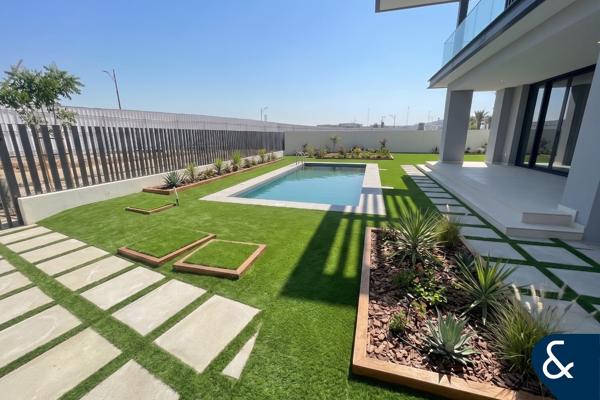Corner Villa | Swimming Pool | Vacant