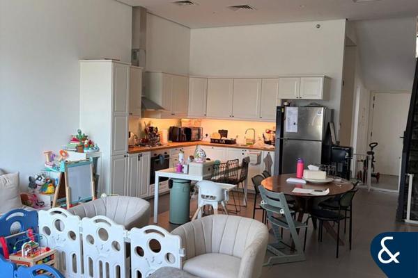 Vacant on transfer | Huge floor space | View